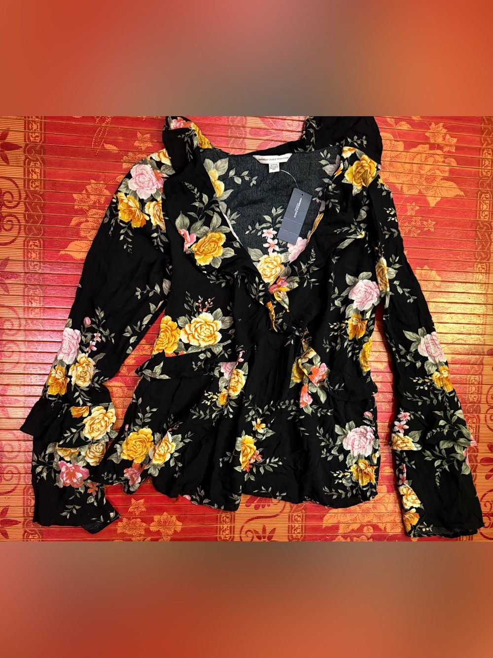 nwt. American Eagle Outfitters black with roses blouse fall top. Women’s size S